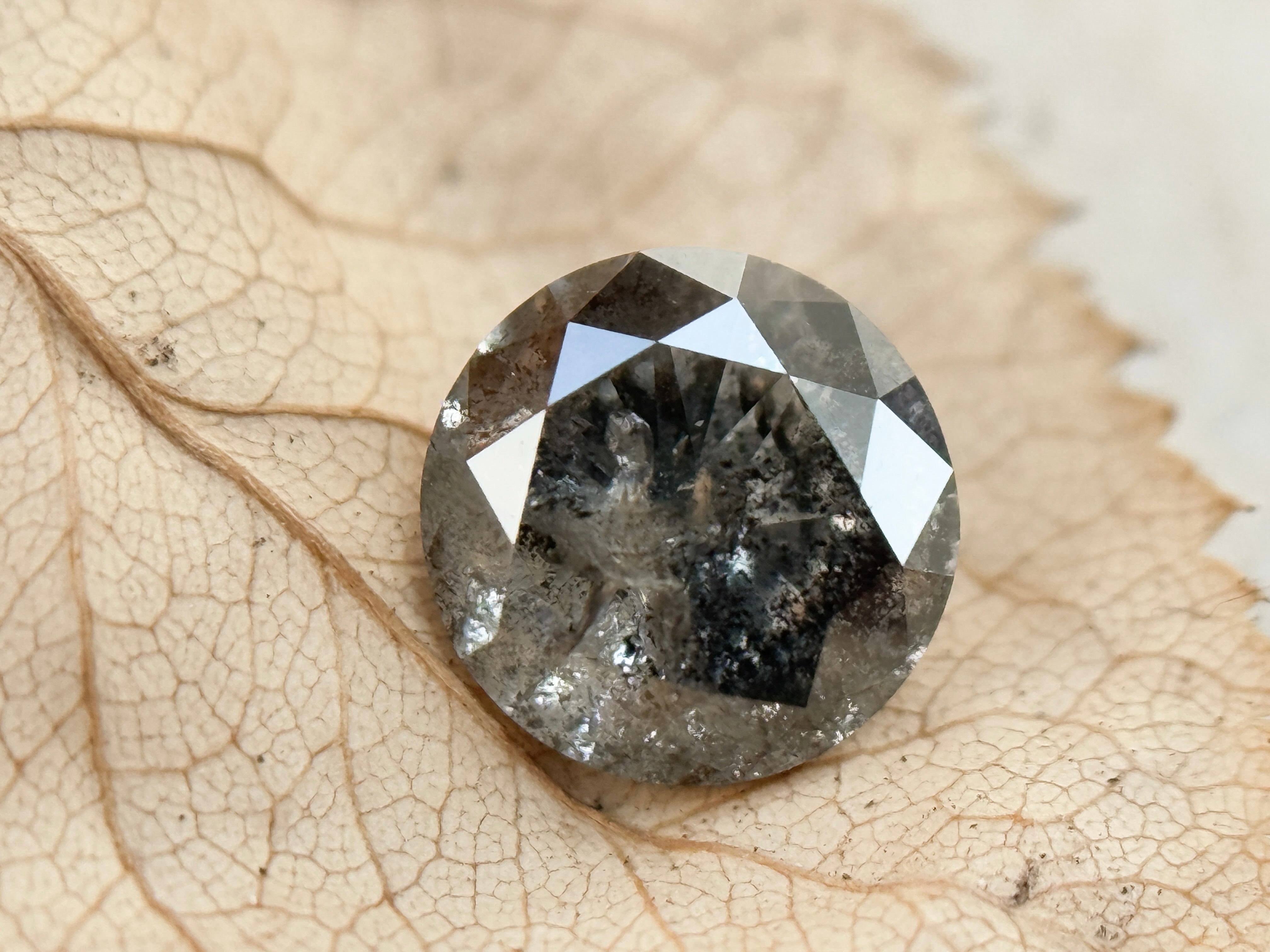0.84 Ct Round Brilliant Cut Grey Natural Minimal Diamond