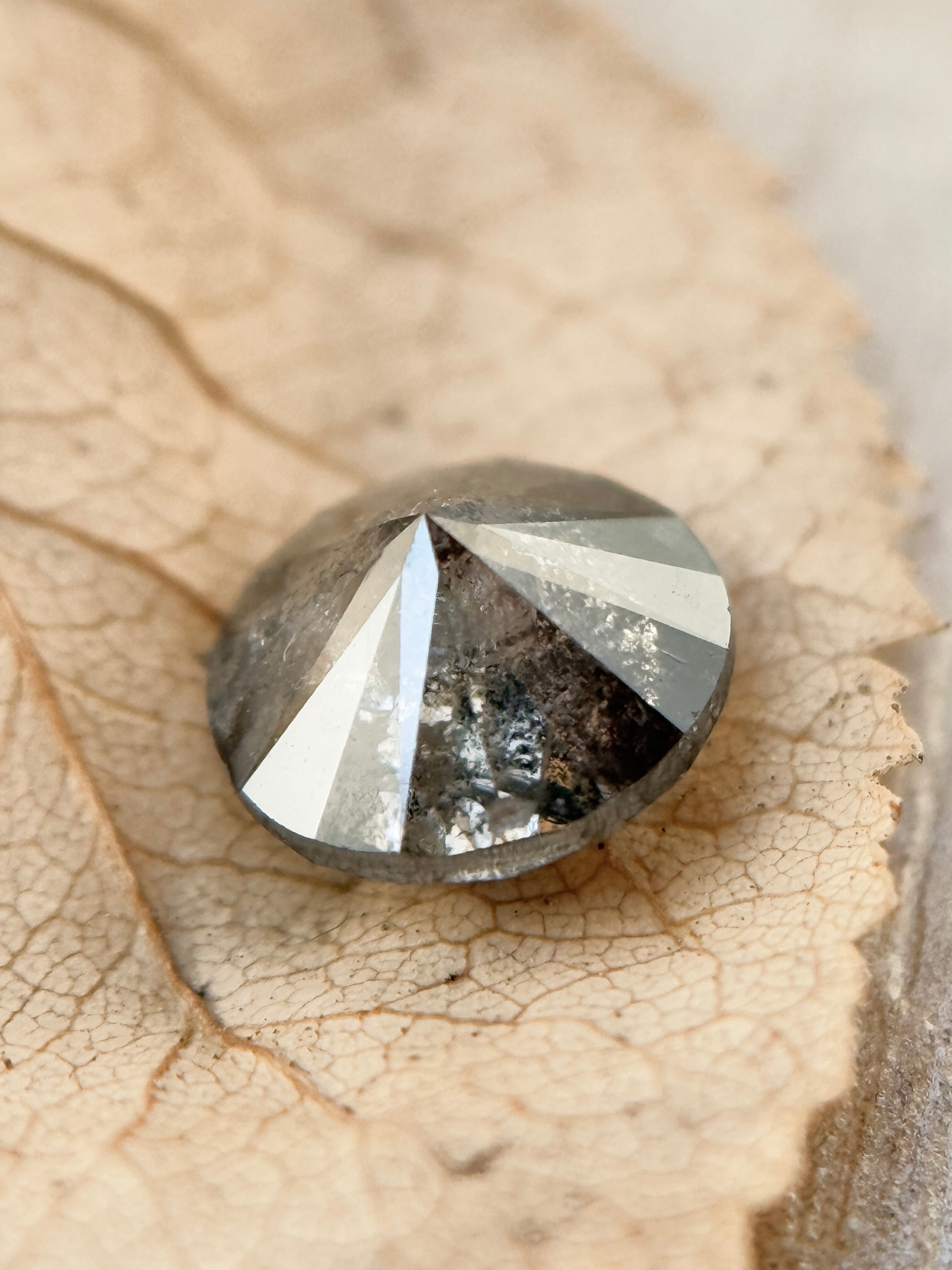 0.84 Ct Round Brilliant Cut Grey Natural Minimal Diamond