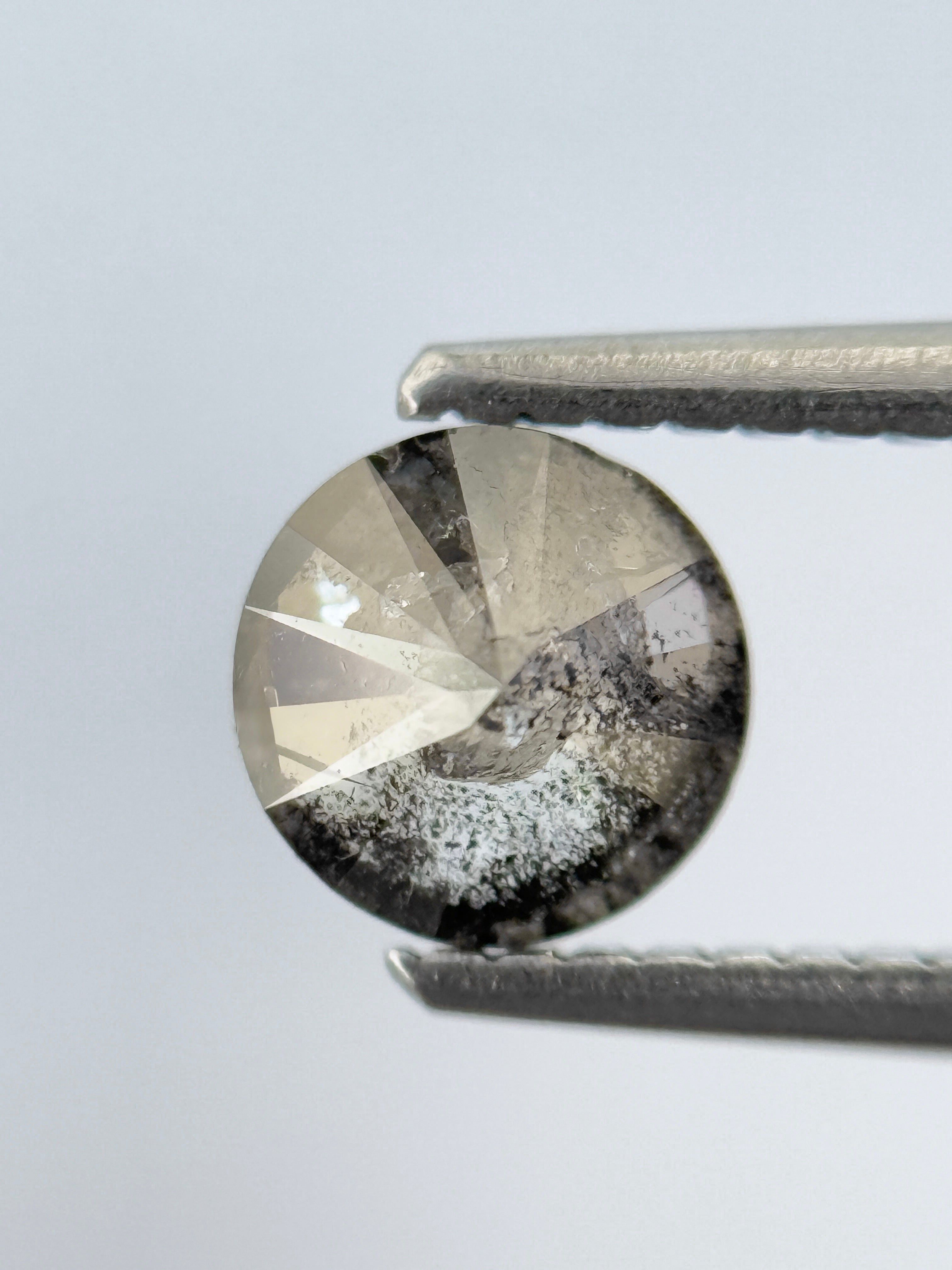 0.84 Ct Round Brilliant Cut Grey Natural Minimal Diamond