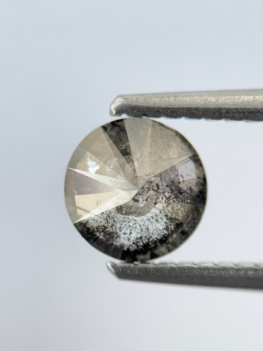 0.84 Ct Round Brilliant Cut Grey Natural Minimal Diamond