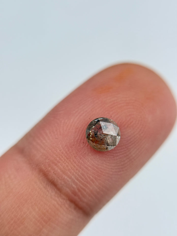 0.56 Ct Round Brilliant Cut Red Natural Fancy Diamond